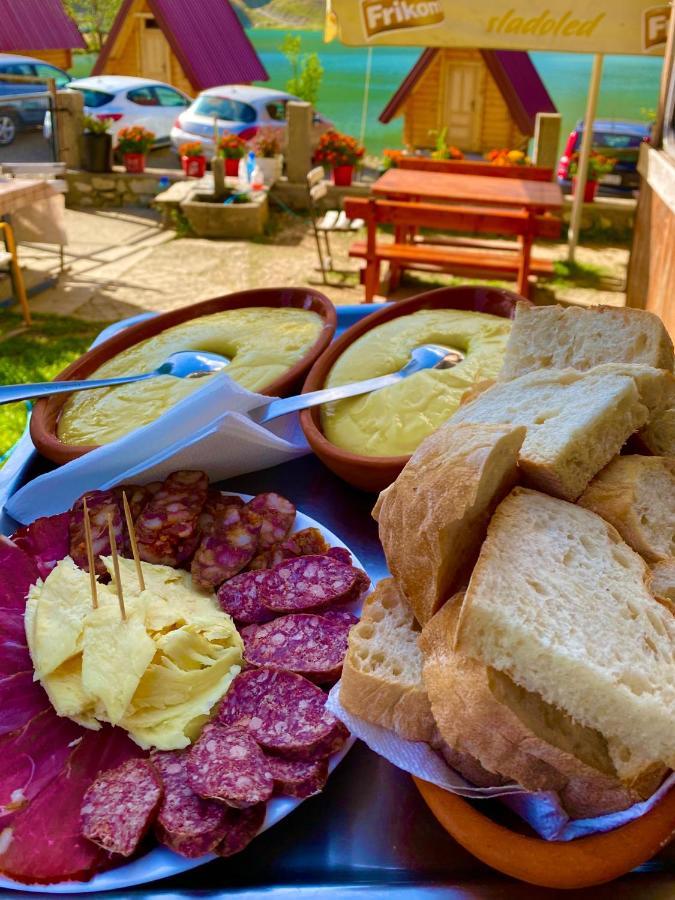 Kapetanovo Jezero Bungalov Bed and Breakfast Podgorica Buitenkant foto