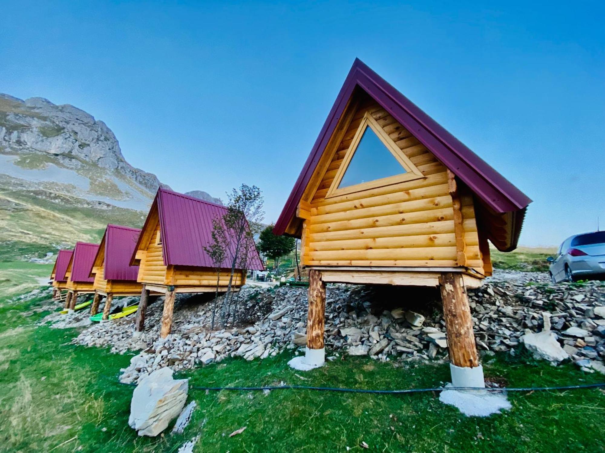 Kapetanovo Jezero Bungalov Bed and Breakfast Podgorica Buitenkant foto